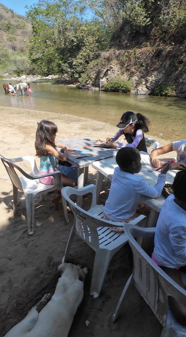 Taller de arte y expresión con niñas, niños y familias